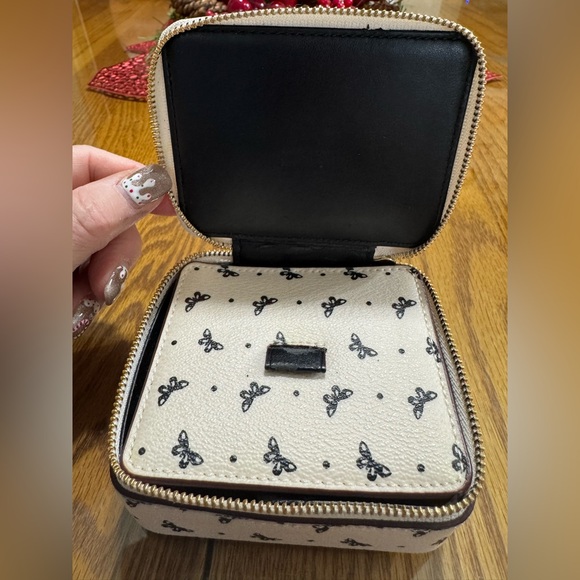 COACH TRAVEL JEWELRY BOX - Picture 7 of 11
